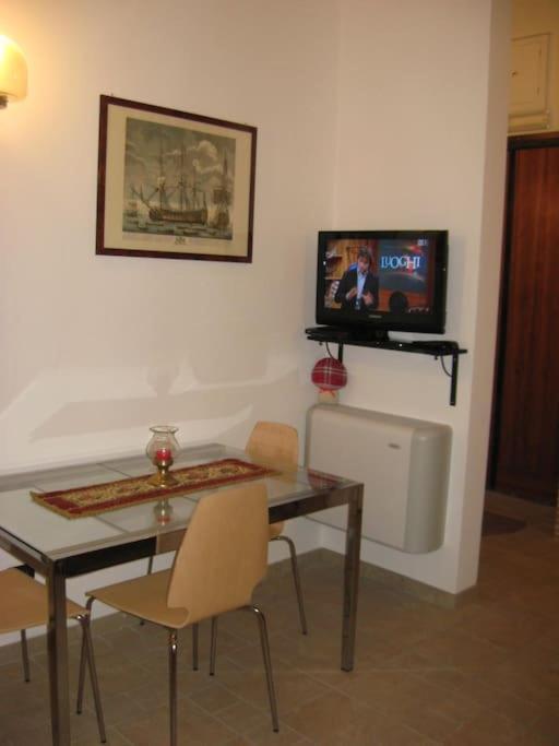 Vivilo Collection - Opera Teather Apartment - Very Central روما المظهر الخارجي الصورة