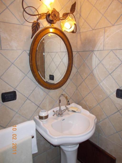 Vivilo Collection - Opera Teather Apartment - Very Central روما المظهر الخارجي الصورة