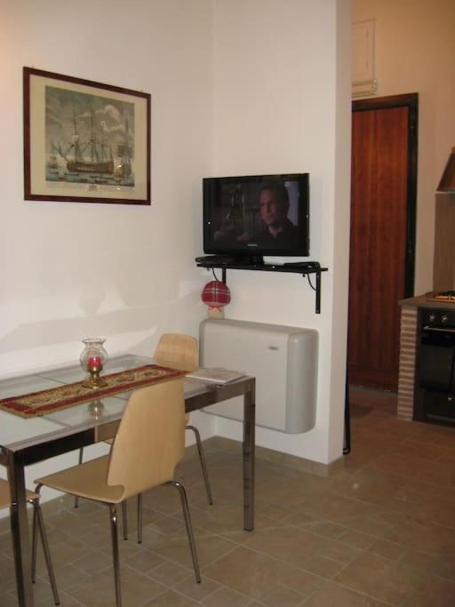 Vivilo Collection - Opera Teather Apartment - Very Central روما المظهر الخارجي الصورة