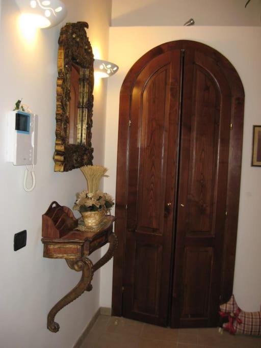 Vivilo Collection - Opera Teather Apartment - Very Central روما المظهر الخارجي الصورة